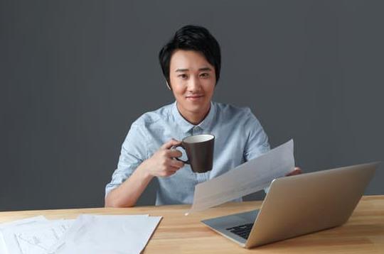 怎么判断一个人「是不是妈宝男」?